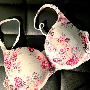 36/c Victoria Secrets gently worn